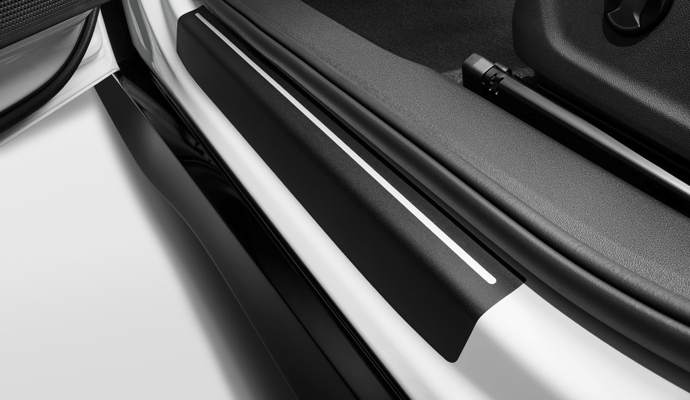 Black/silver protective panel trim film